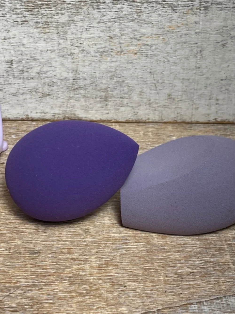 Miniso Beauty Tools: 2 Beauty Sponges, 1 Sponge Holder Set Purple Colors New